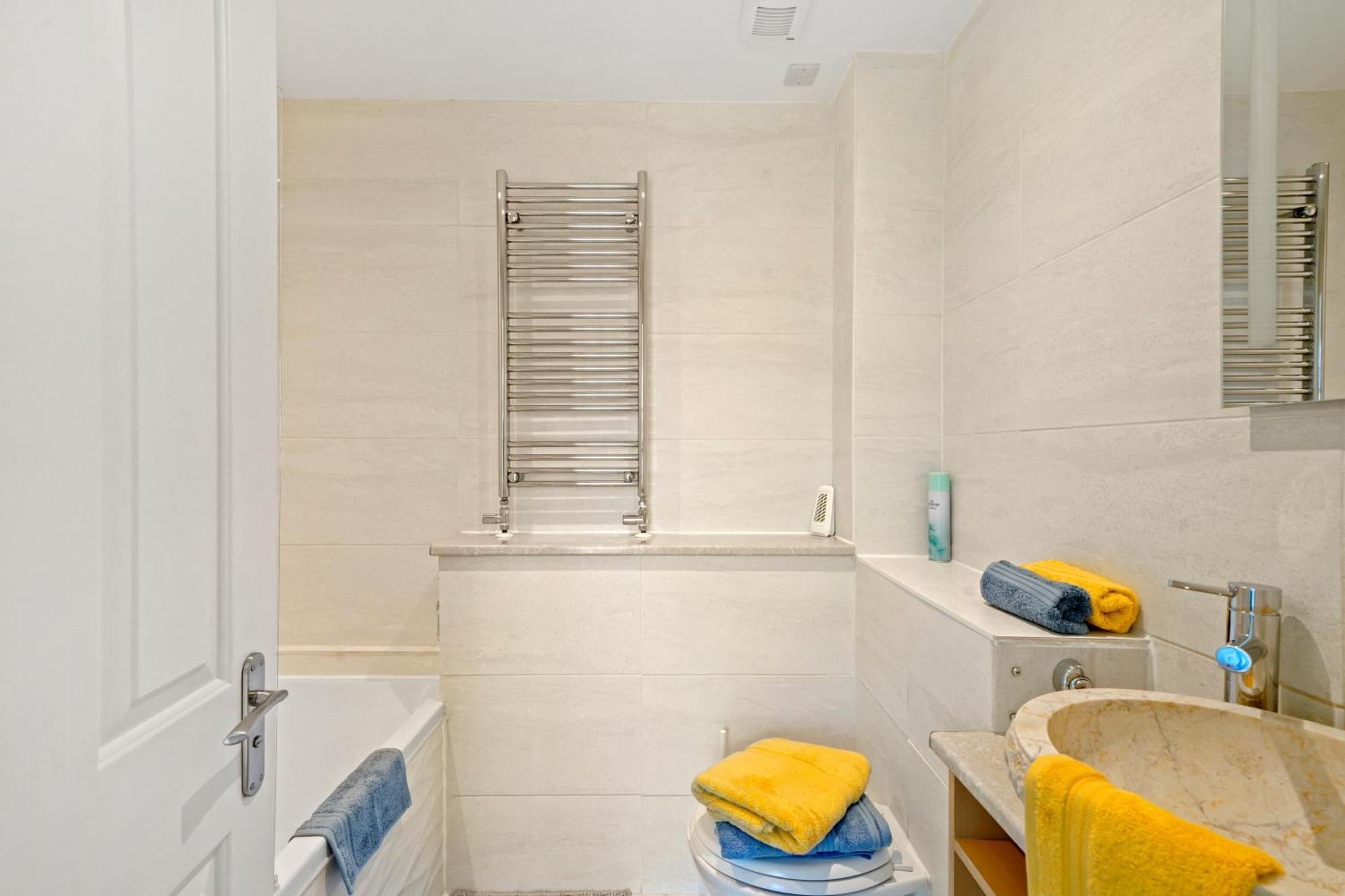 3 Bedroom Mews Home - Clapham Common - Free Private Parking - Sleeps 5 - Newly Refurbished - Sweetpea & Pillow Properties Londres Exterior foto