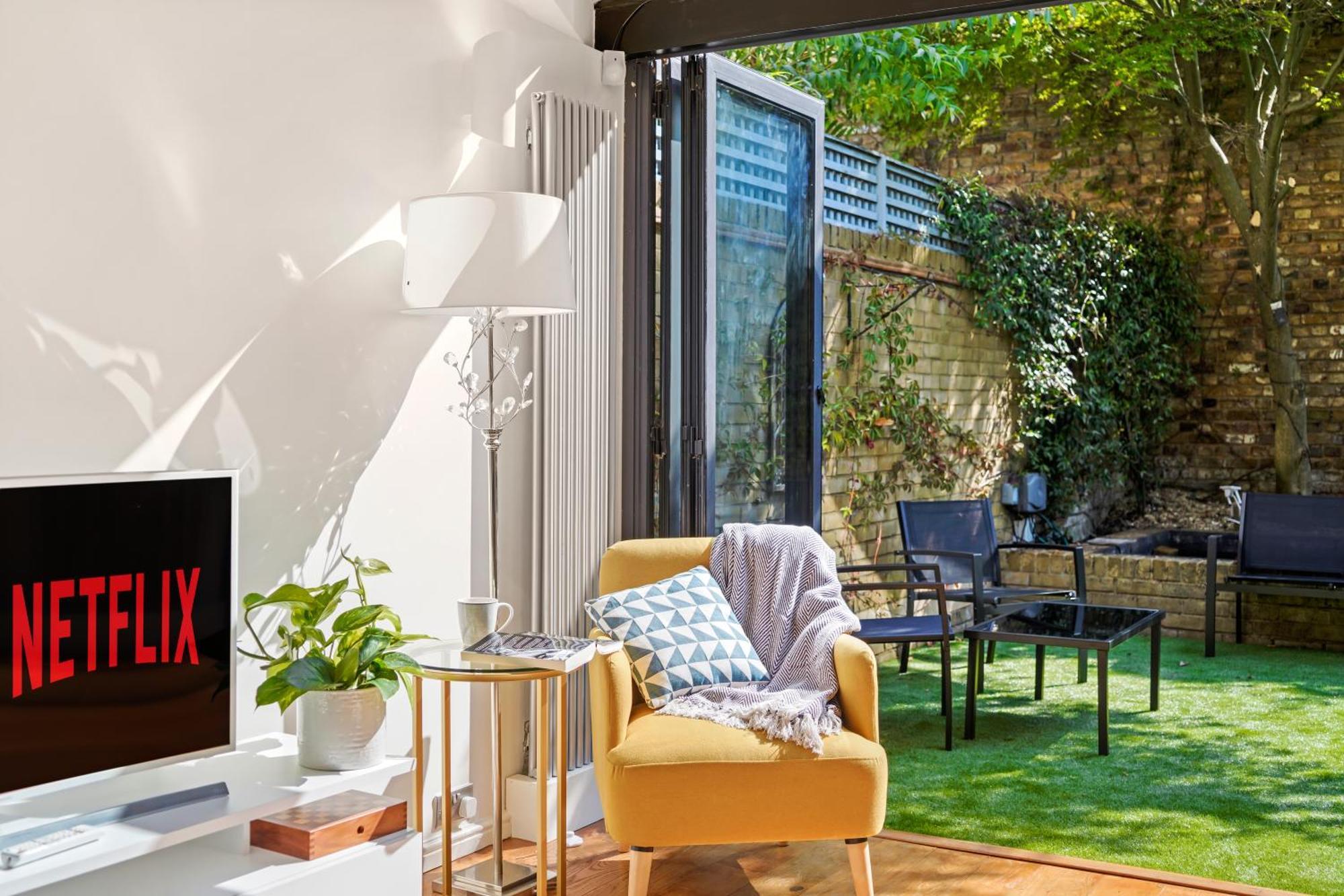 3 Bedroom Mews Home - Clapham Common - Free Private Parking - Sleeps 5 - Newly Refurbished - Sweetpea & Pillow Properties Londres Exterior foto