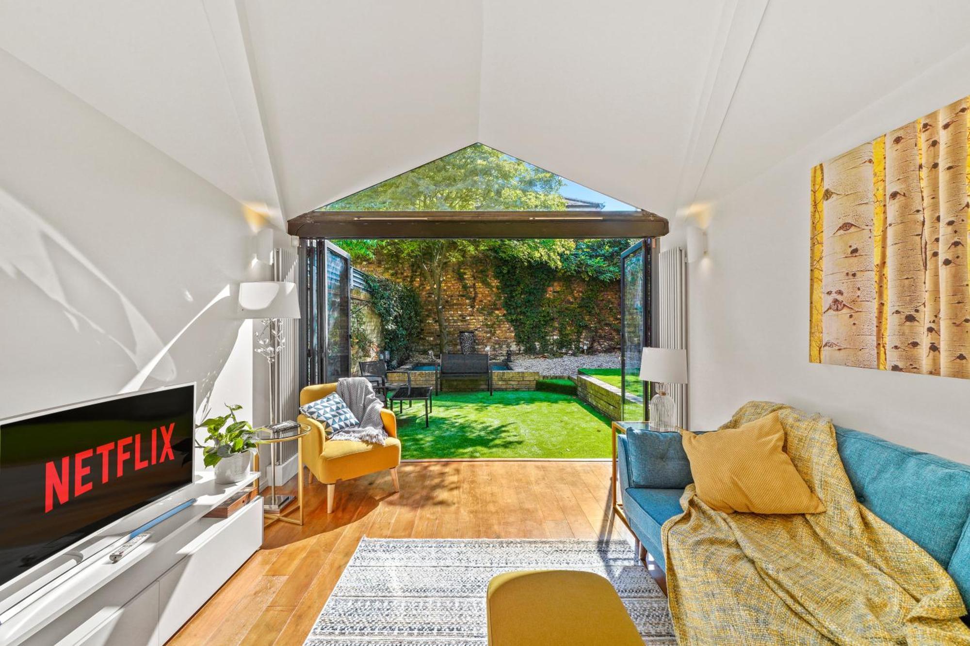 3 Bedroom Mews Home - Clapham Common - Free Private Parking - Sleeps 5 - Newly Refurbished - Sweetpea & Pillow Properties Londres Exterior foto