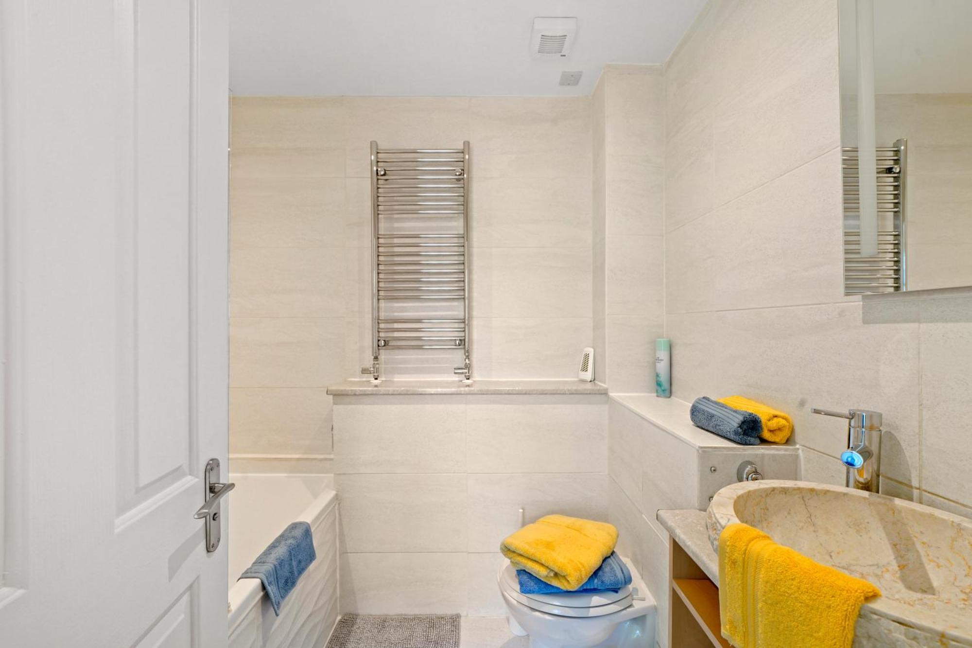 3 Bedroom Mews Home - Clapham Common - Free Private Parking - Sleeps 5 - Newly Refurbished - Sweetpea & Pillow Properties Londres Exterior foto