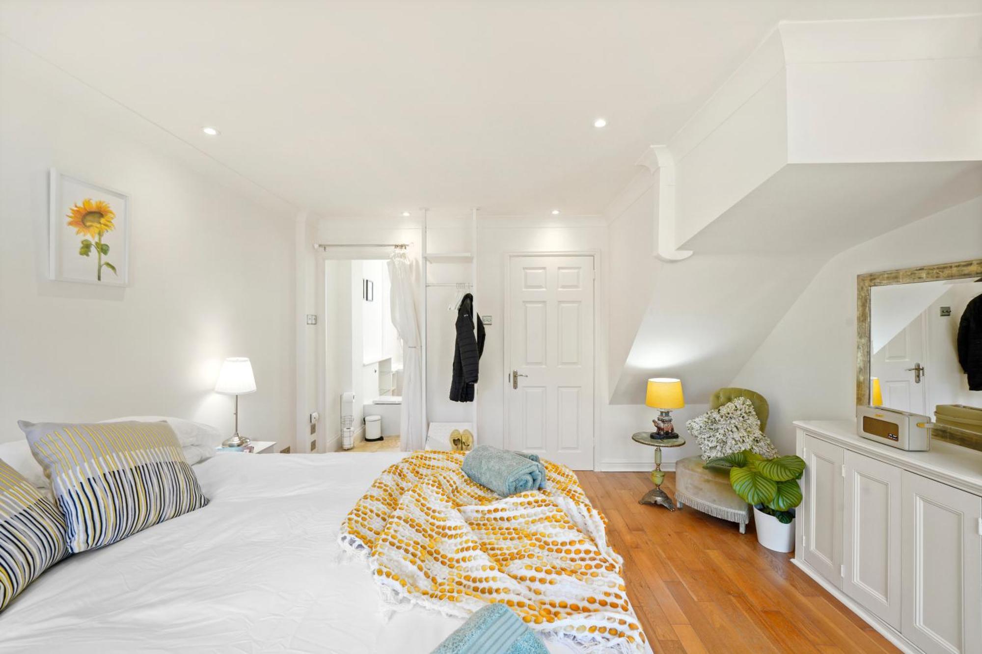 3 Bedroom Mews Home - Clapham Common - Free Private Parking - Sleeps 5 - Newly Refurbished - Sweetpea & Pillow Properties Londres Exterior foto