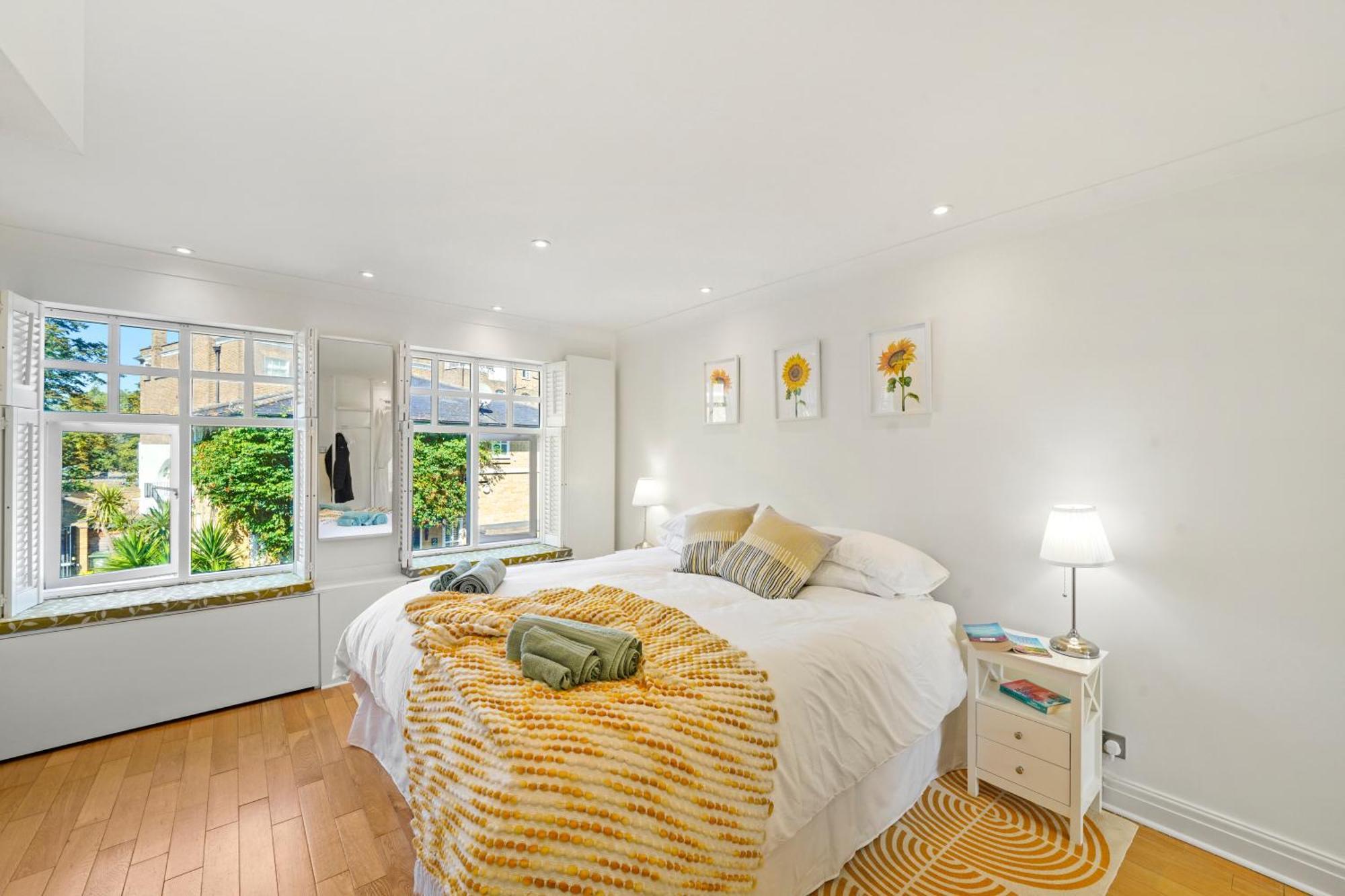 3 Bedroom Mews Home - Clapham Common - Free Private Parking - Sleeps 5 - Newly Refurbished - Sweetpea & Pillow Properties Londres Exterior foto
